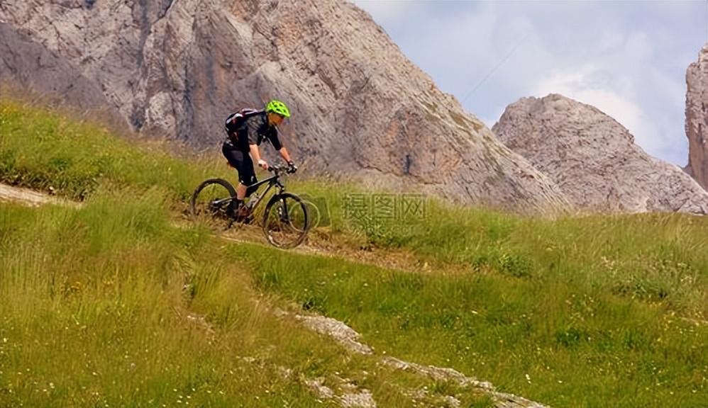 公路车和山地车的区别（公路车和山地车主要区别是什么）