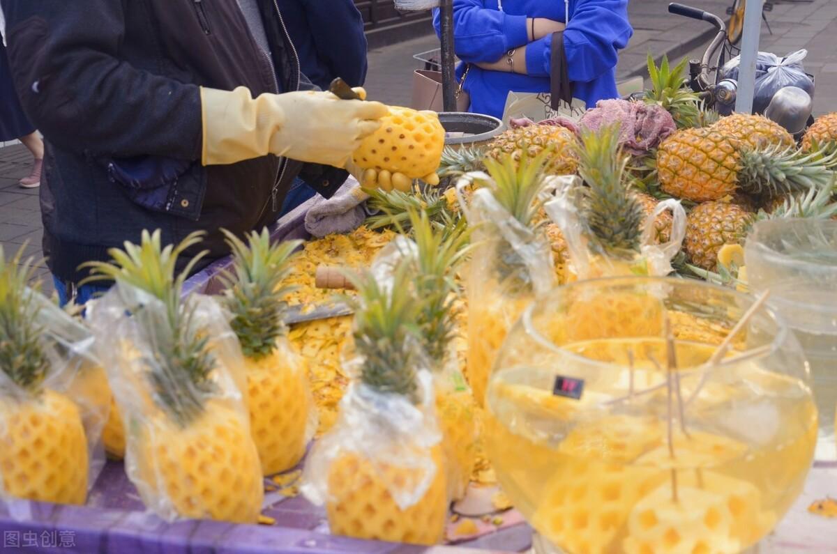 菠萝怎么吃最好（菠萝直接吃还是用盐水泡？）