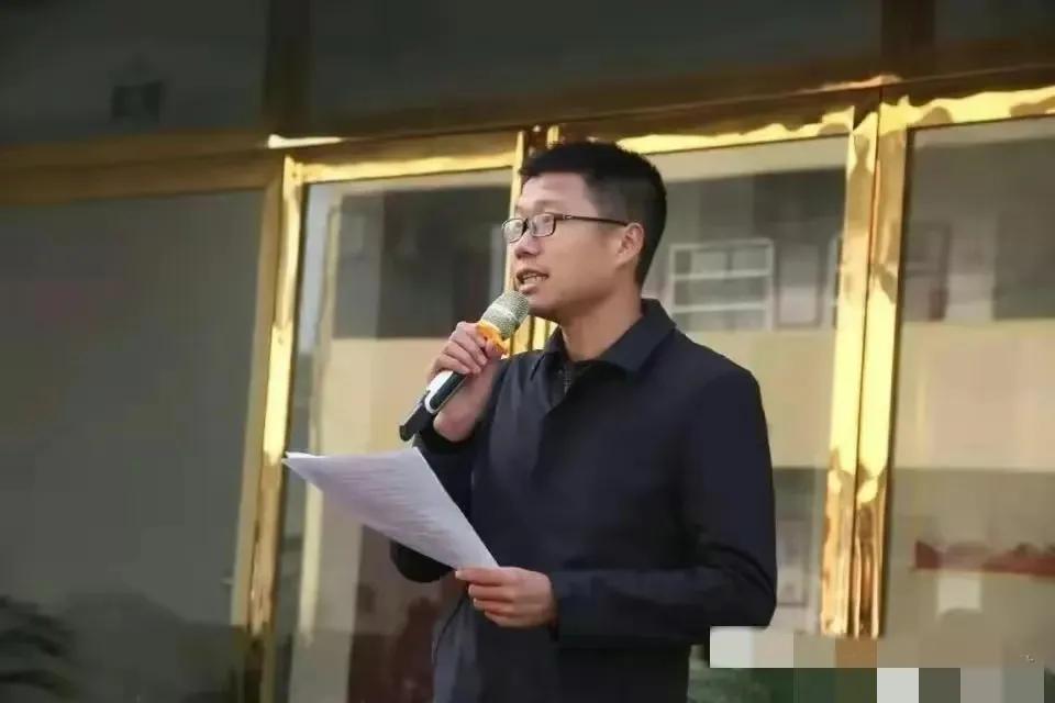 河南一镇党委书记被指涉性侵已免职，此案件牵扯多人